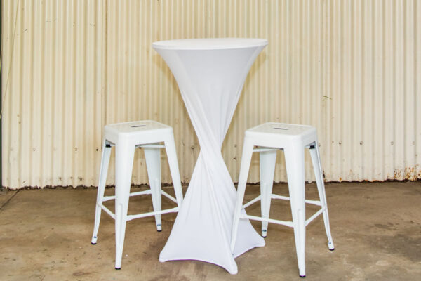 White cocktail table with white bar stools