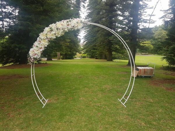 White moon arch