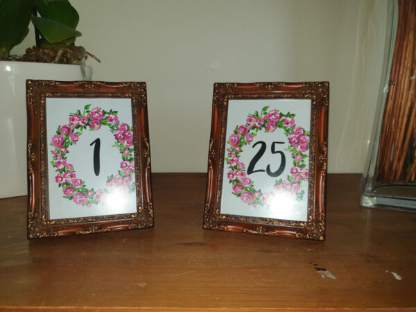 Table numbers brown frame with pink floral pattern 1 to 25 (18 frames)